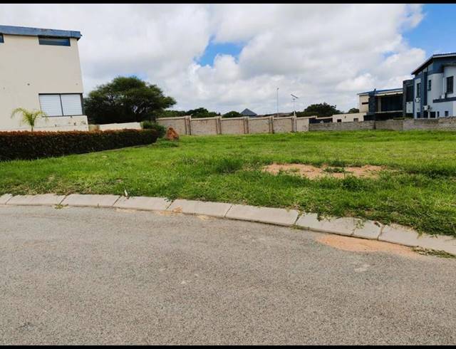 LAND FOR SALE IN WOODHILL ESTATE